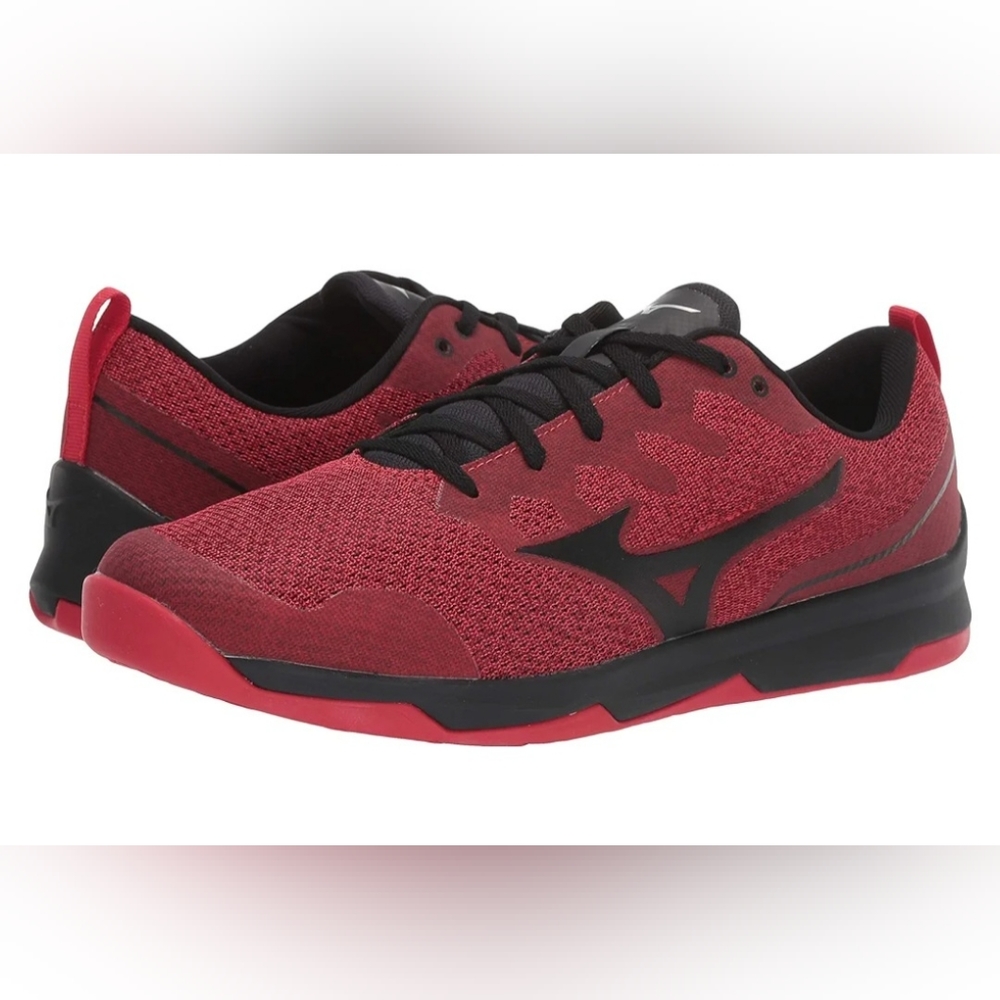 Mizuno Mens Training Shoes. Size 7. Model TC-02 520003. New in Box.